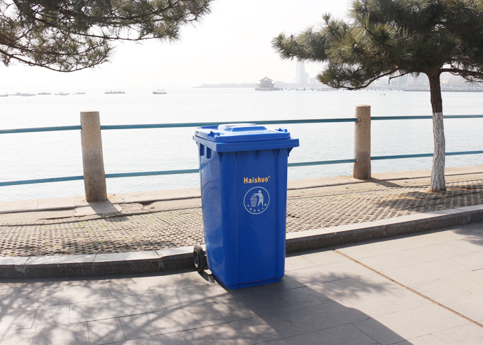 藍(lán)色塑料垃圾桶