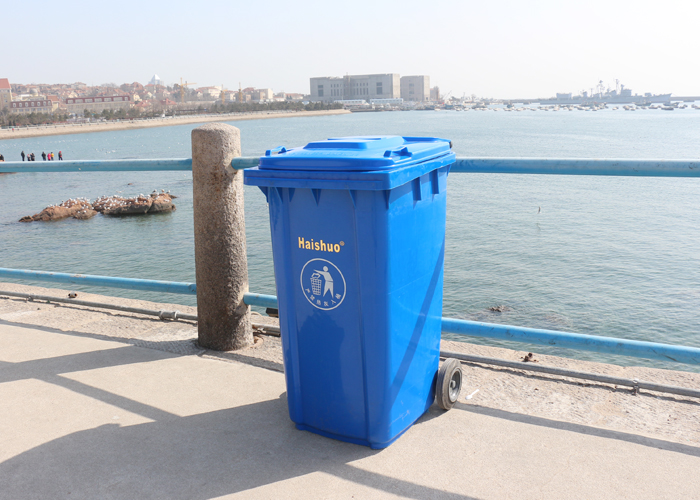 藍(lán)色塑料垃圾桶