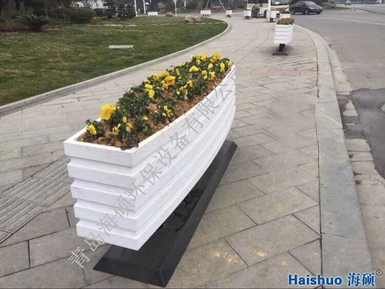 桶形花箱更換.jpg 桶形花箱更換.jpg